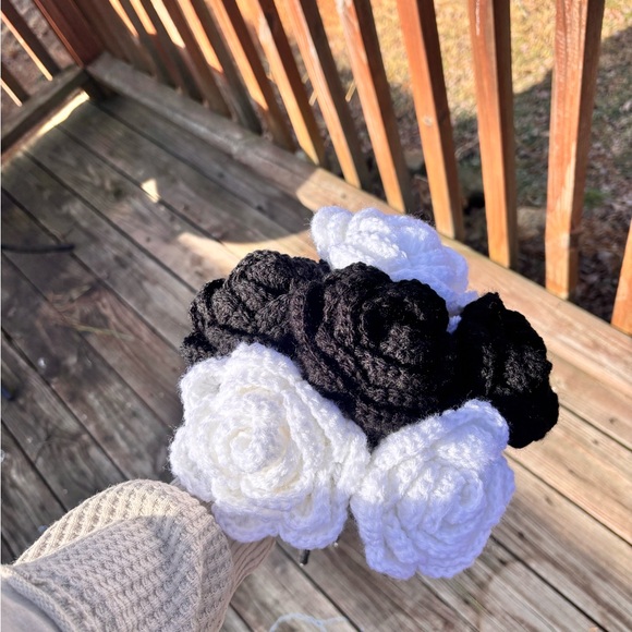 Crochet Goth Roses - Picture 2 of 3